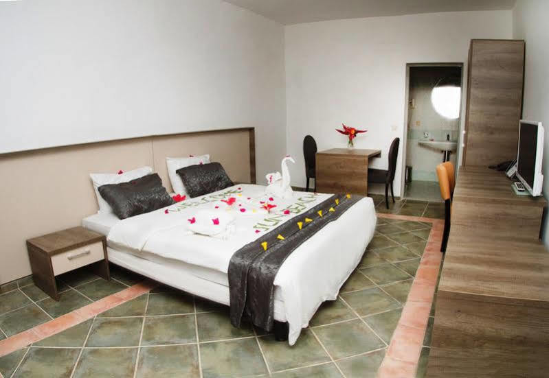 Sunbeach Hotel & Resort Bakau Exteriör bild