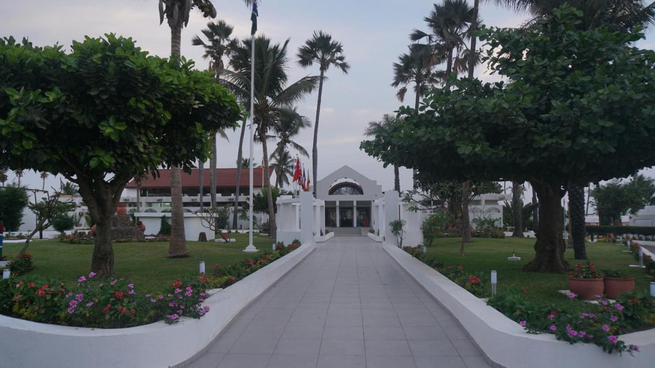 Sunbeach Hotel & Resort Bakau Exteriör bild