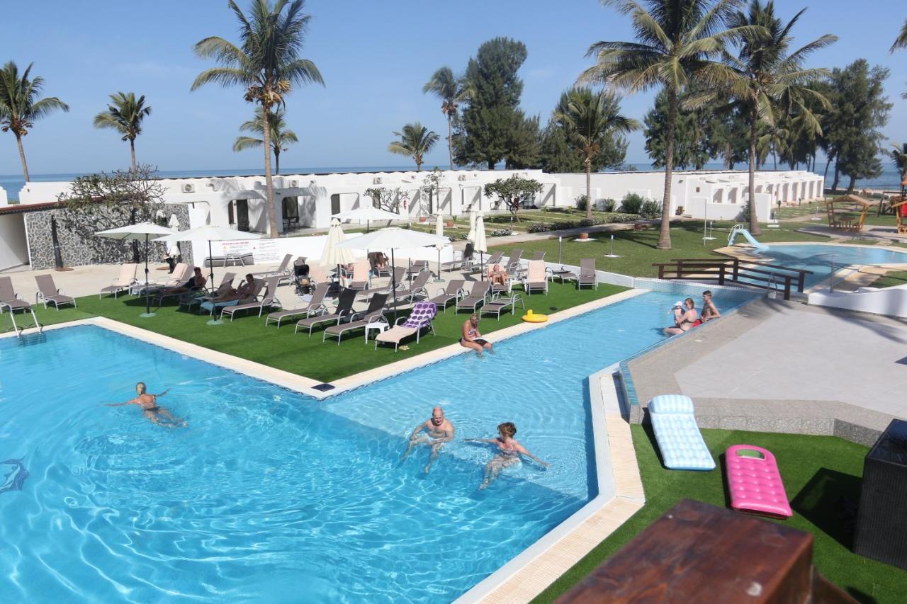Sunbeach Hotel & Resort Bakau Exteriör bild